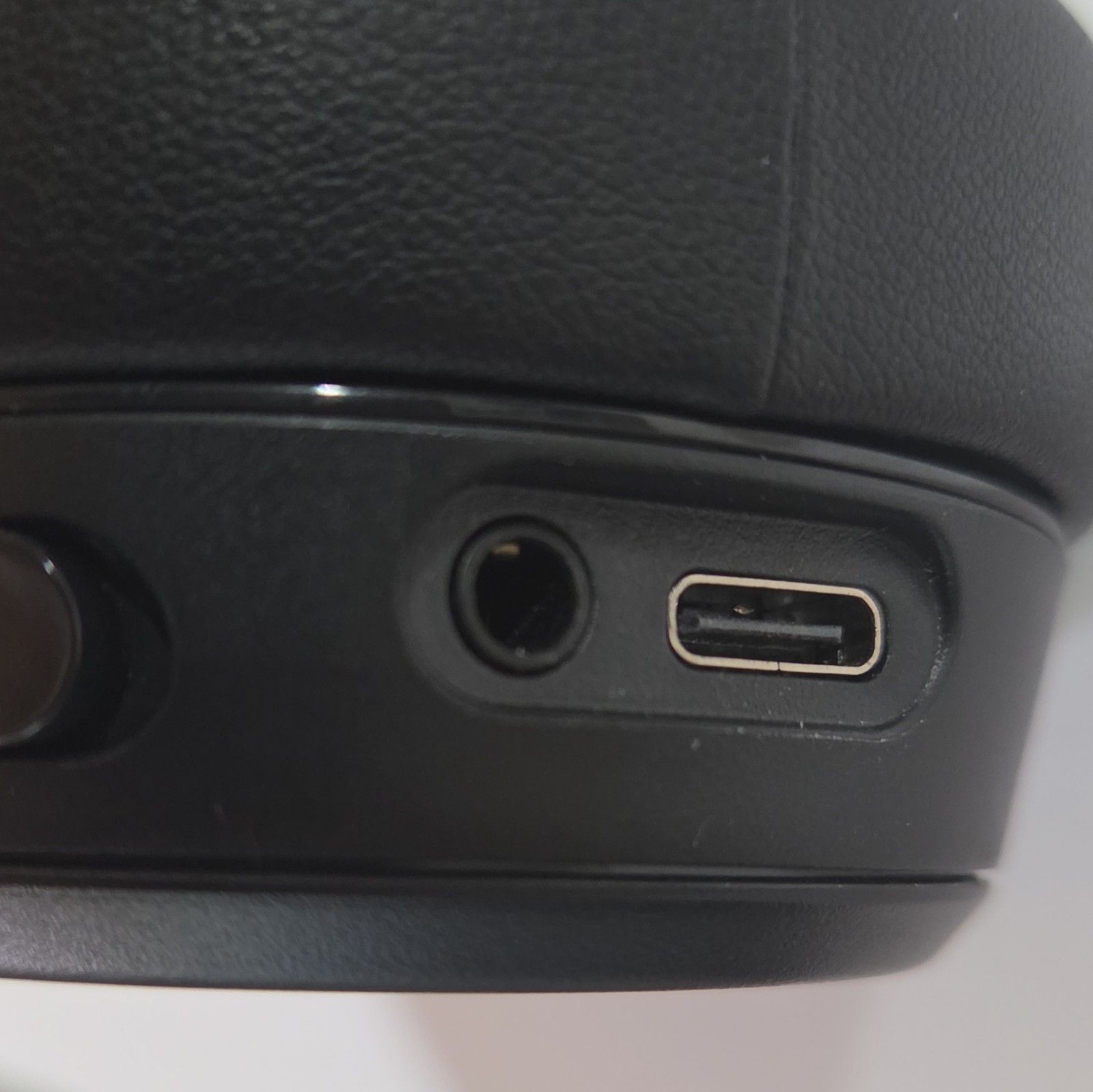 Skullcandy Crusher XT Black Over-Ear Headband Headphones 3.5mm Jack USB-C