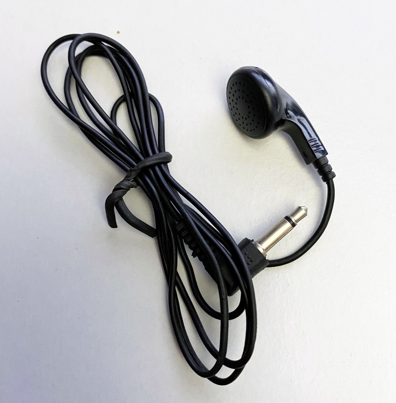 Lot of 25 Black 3.5mm MONO Earbuds
