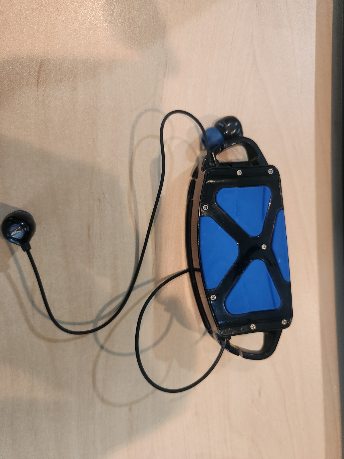 H20 Audio Interval Headset With Ipod Shuffle