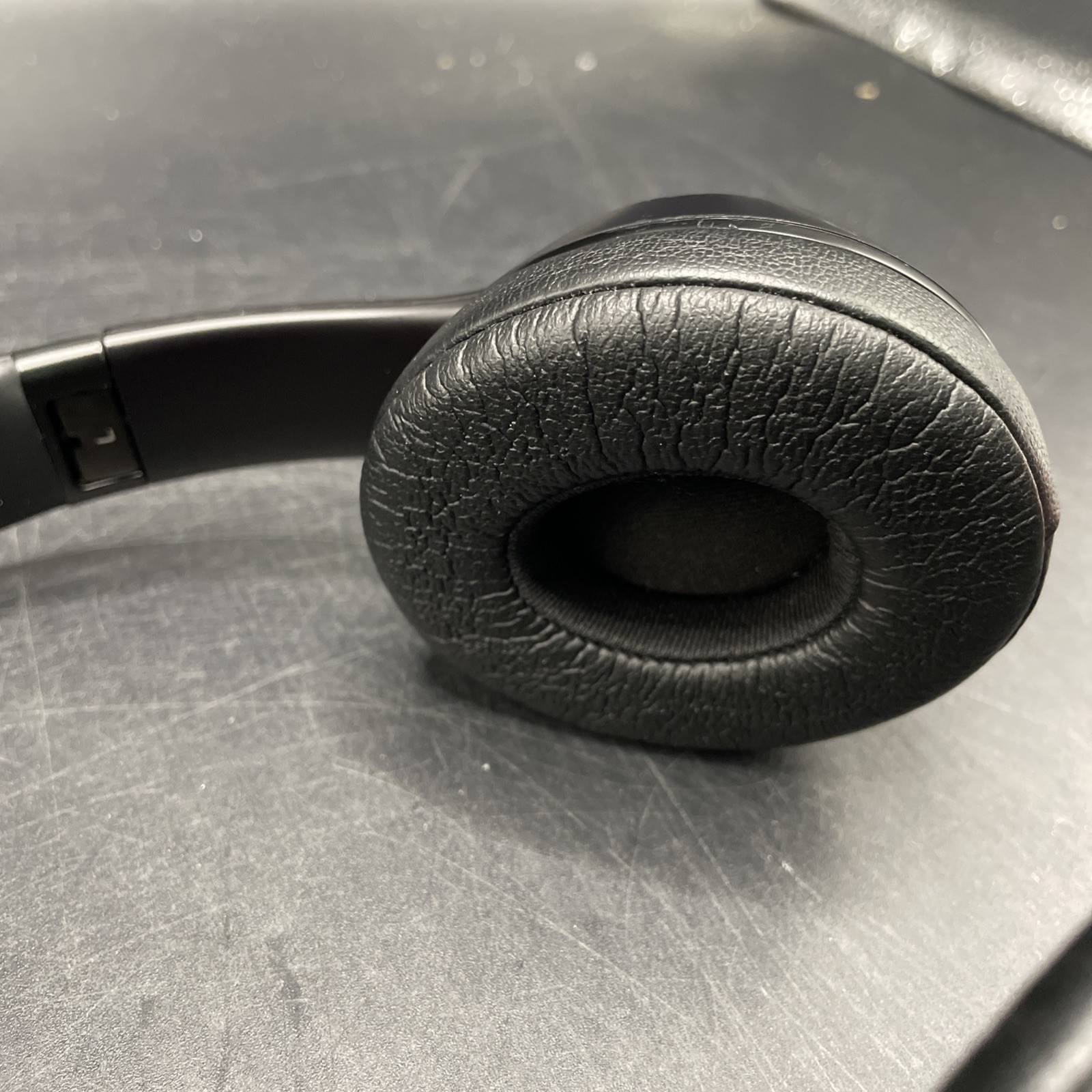 Beats by Dr. Dre Solo3 Wireless On-Ear Headphones Gloss Black A1796