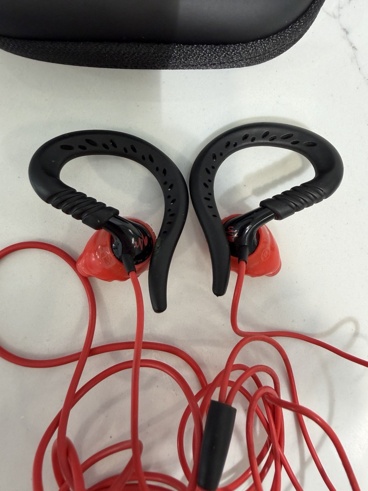 JBL Yurbuds Focus 400 Ear-Hook Wired Earbuds Red/Black + Beats Case, Tested
