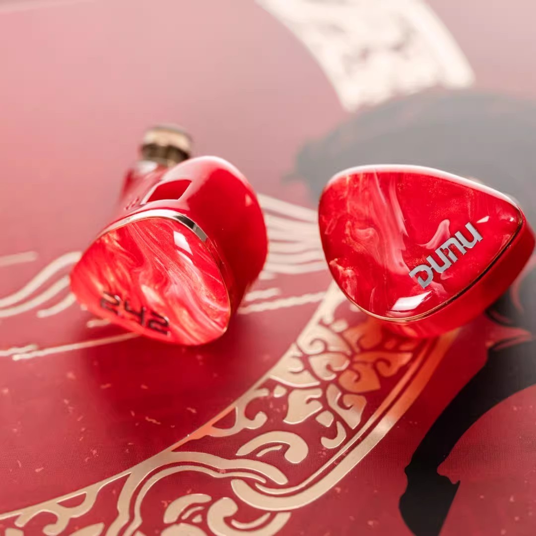 DUNU DN242 2DD+4BA+2PL Year of the Horse Limited Edition In-ear Headphone