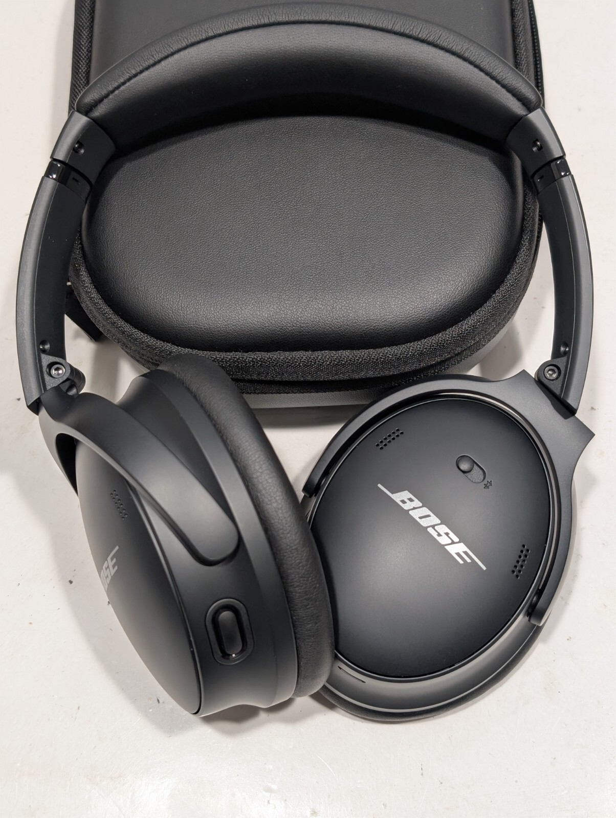 Bose QuietComfort 45 Wireless Noise Cancelling Headphones QC45 Black w Case