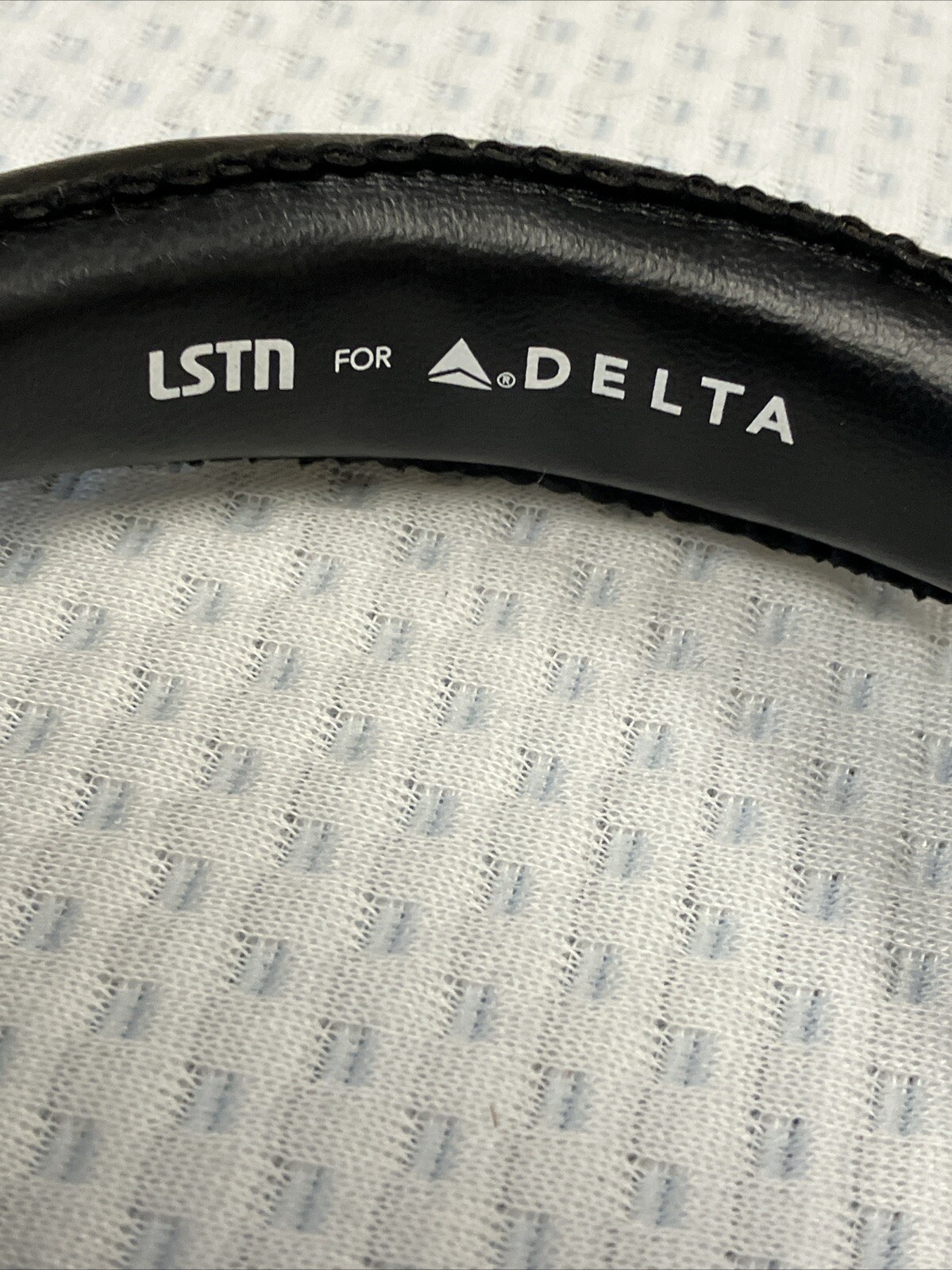 Headphones Delta Airlines LSTN In Flight fly movie woodgrain clean 2 Prong EUC