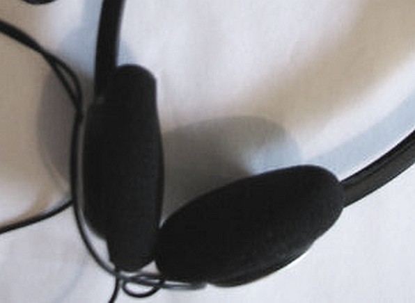 Compact Stereo Padded Lightweight Headphones with 1/4″ Inch Stereo Phone Plug.