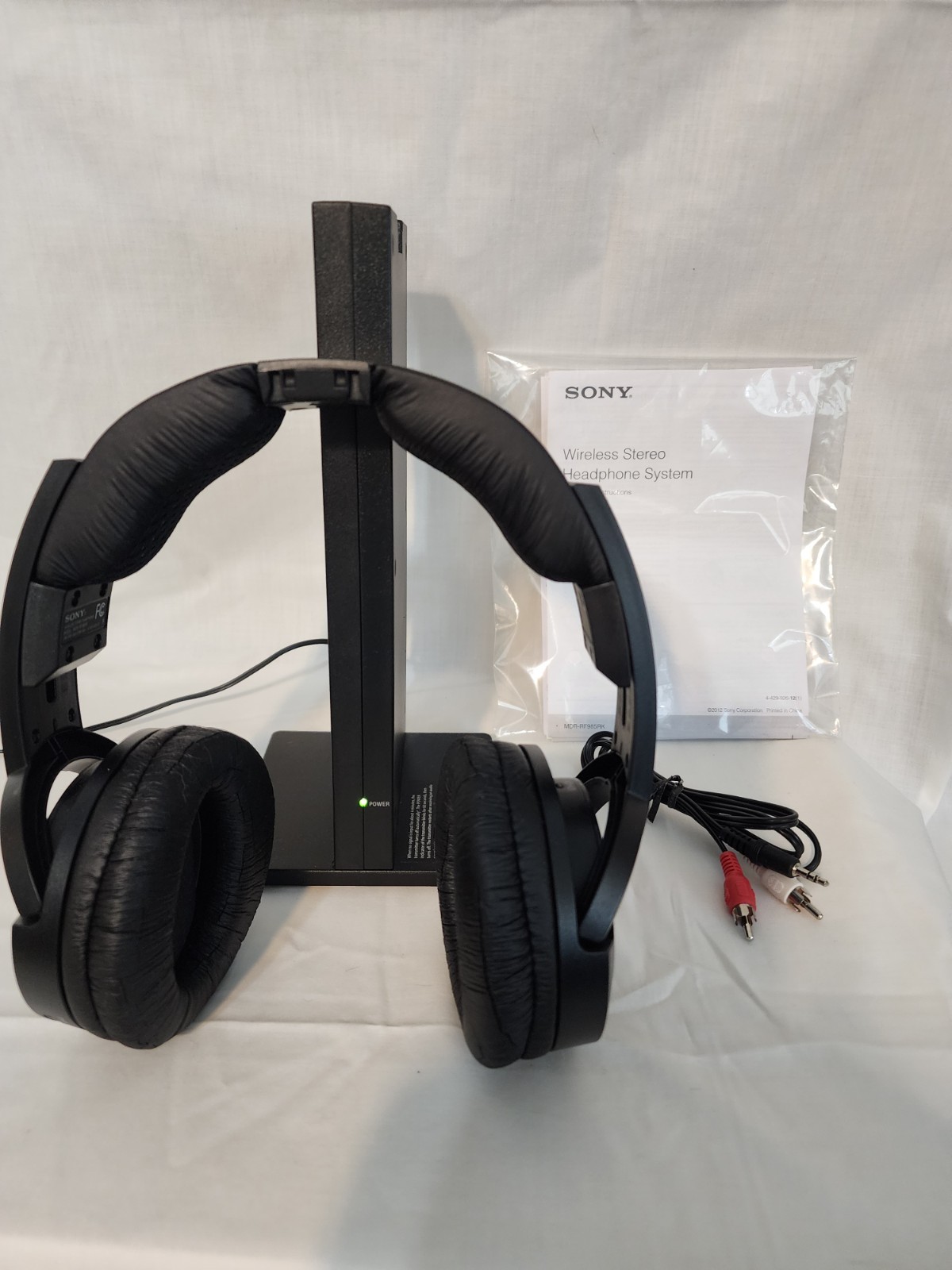 Sony MDR-RF985RK Wireless RF Headphones System w Base Open Box