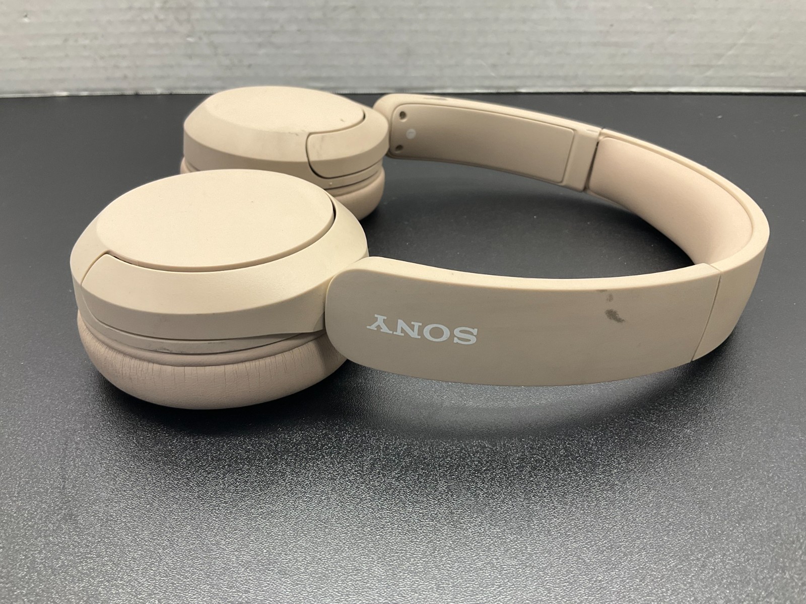 Sony WH-CH520 Over Ear Wireless Bluetooth Headphones WHCH520 – BEIGE
