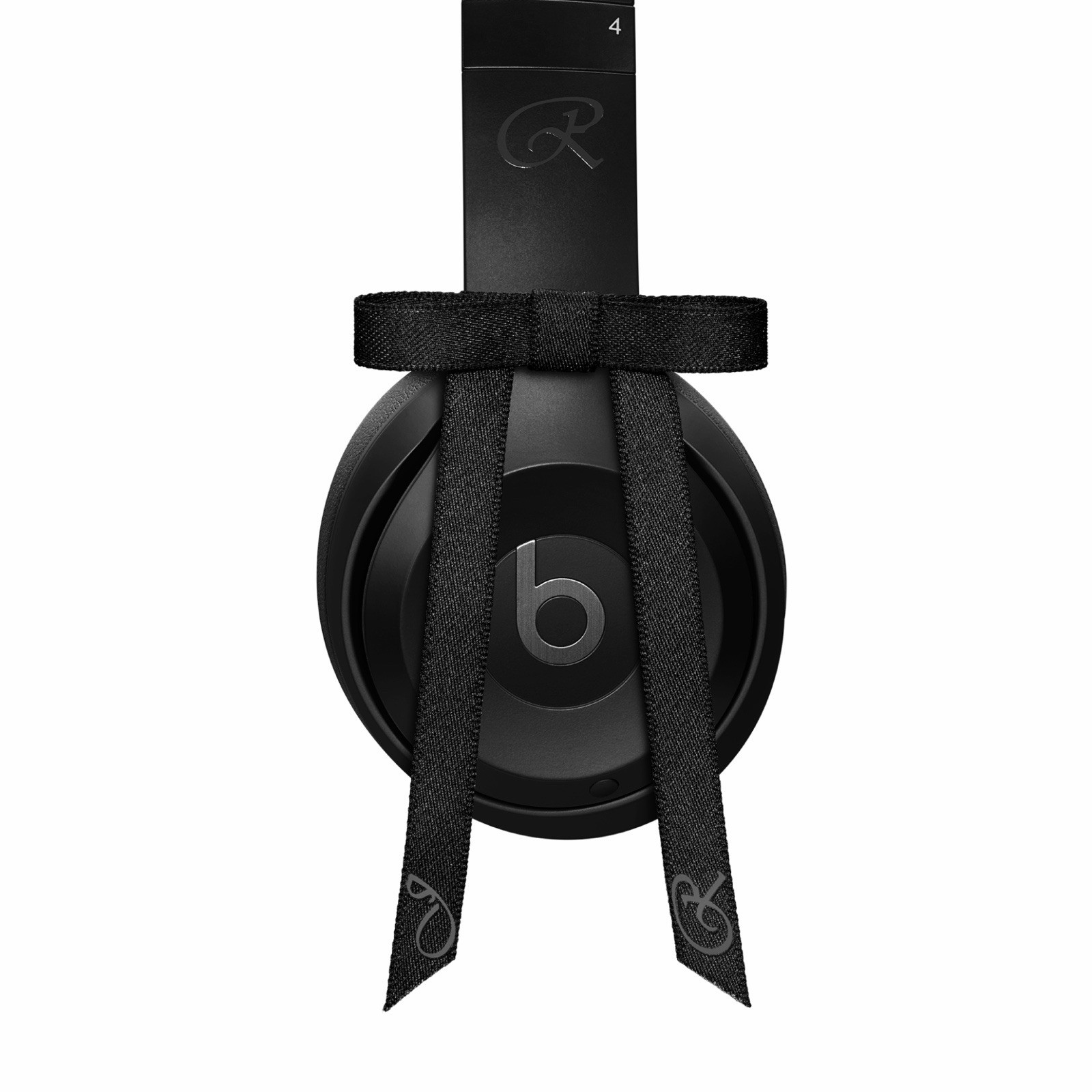 JENNIE Beats Solo 4 BLACKPINK Special Edition Headphones Onyx Black NEW IN HAND