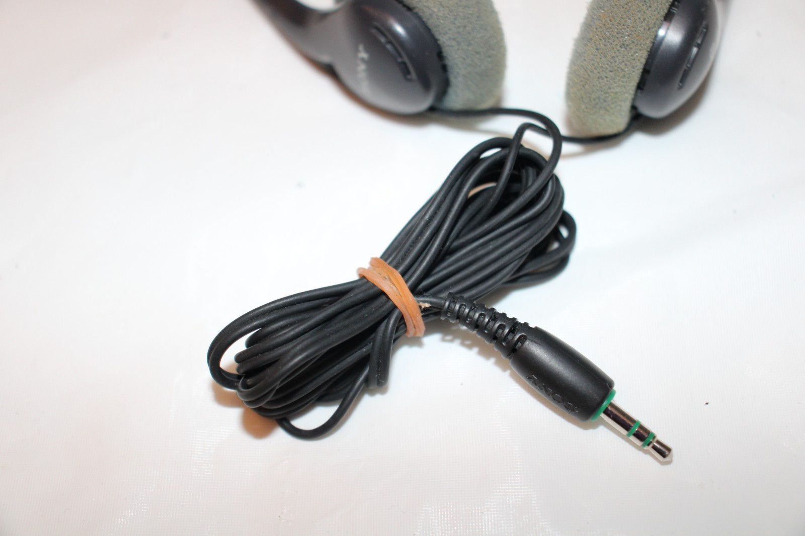 Sony MDR-005E Stereo Walkman Behind The Neck Lightweight Headphones TESTED WORKS