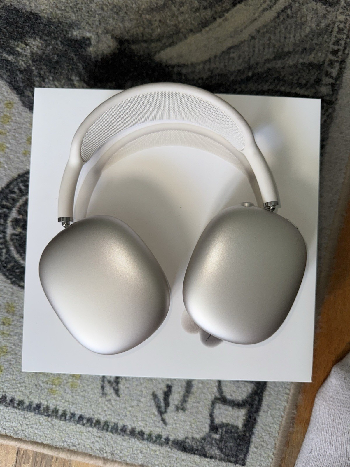 Apple AirPods Max USB-C Starlight Wireless Bluetooth Over-Ear Headphones