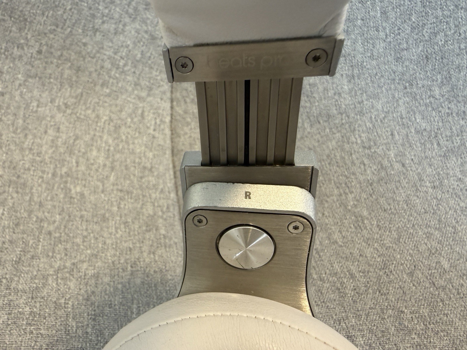 Beats by Dr. Dre Pro White/Silver Over the Ear Headphones Very Good Condition