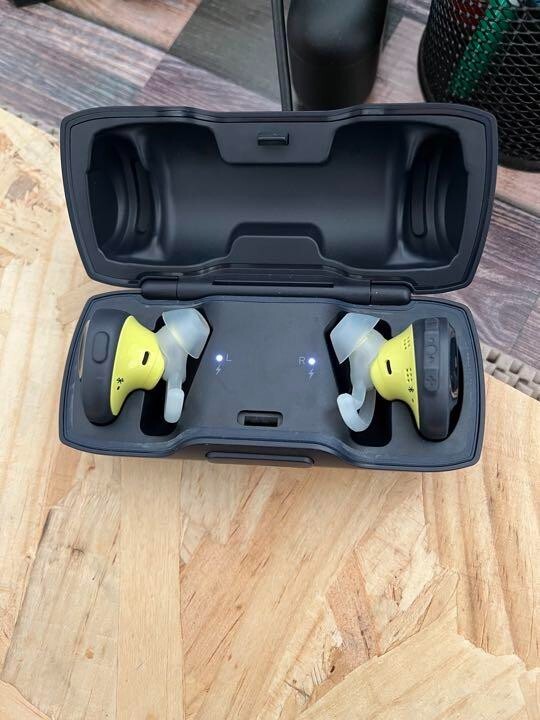 Bose SoundSport Free wireless headphones Midnight Blue Bluetooth waterproofing