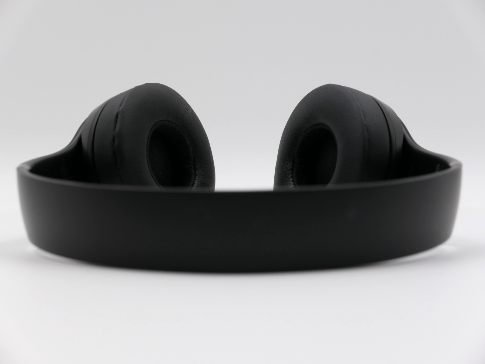 Beats Solo 4 Wireless Headphones – Excellent Condition – CANADA FAST SHIP