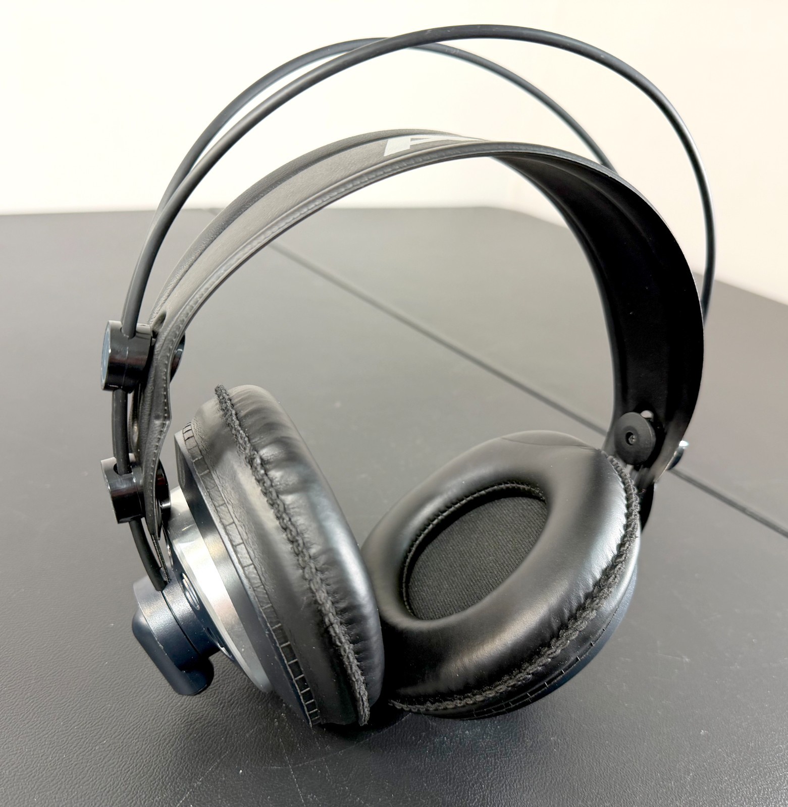 AKG K 240 MK II Semi-Open Professional Studio Headphones – 2 Earpad Sets