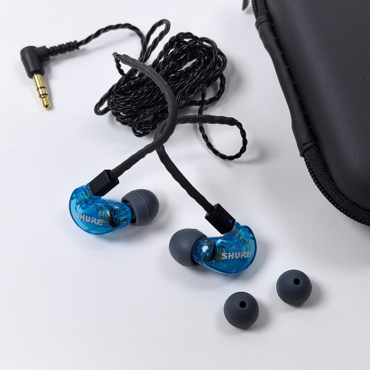 Shure SE215 In-Ear Wired Earphones Headphones Earbuds Sound Isolating Blue