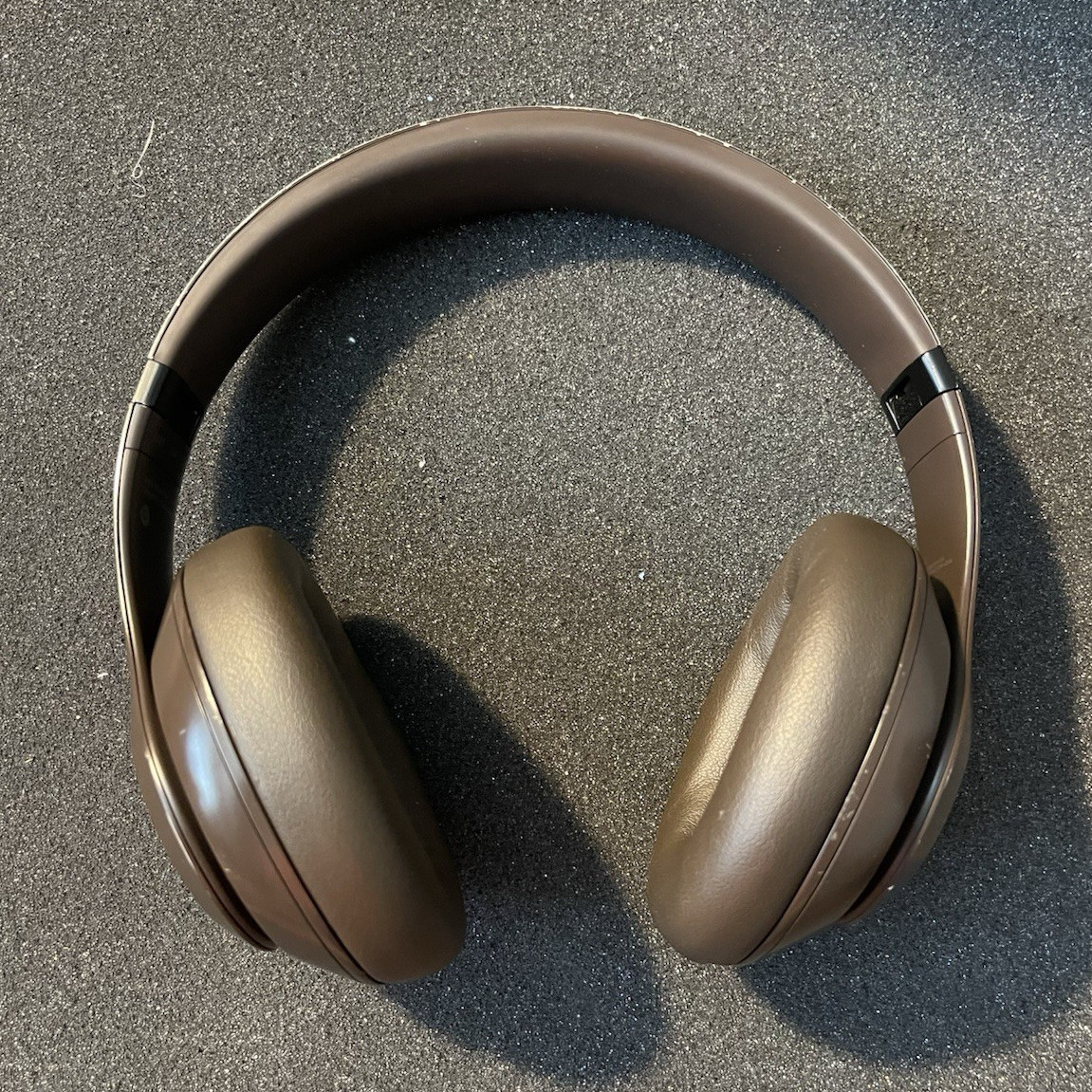 Beats Studio Pro Bluetooth Over-Ear Headphones Brown/Black w/ Case USB-C