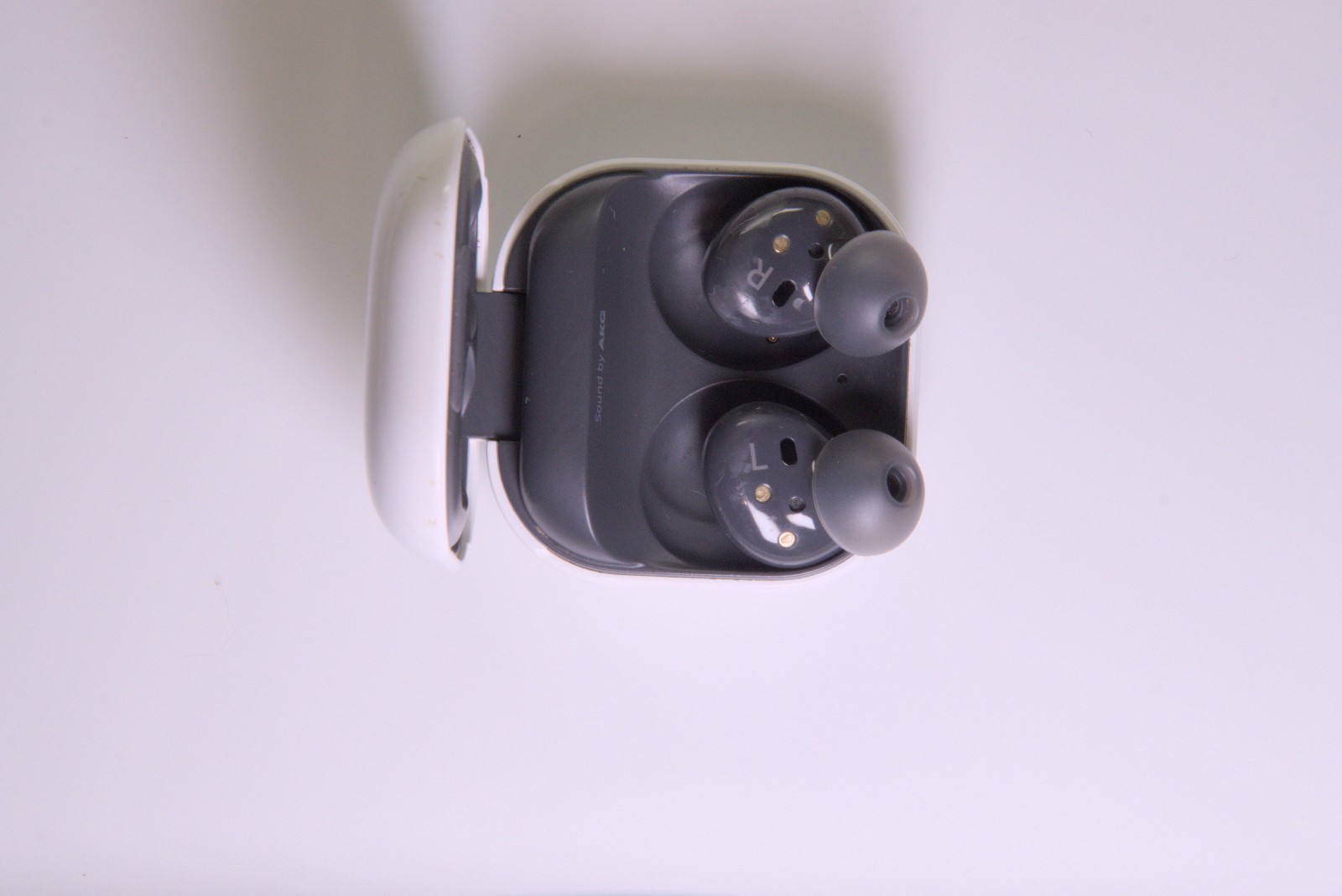 Samsung Galaxy Buds2 Black Wireless Earbuds – Tested and Sanitized!