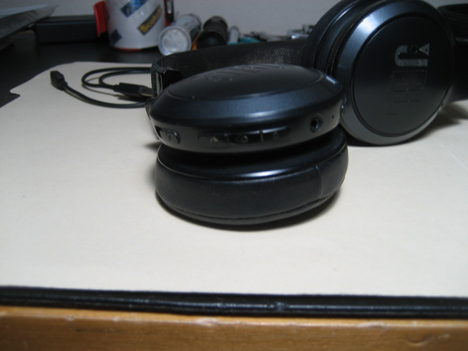 JBL Live Bluetooth or wired headphones with Carrying Case – Fully Functional