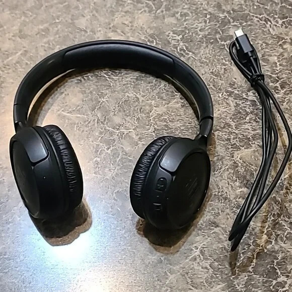 JBL TUNE520BT Wireless On-Ear Bluetooth Audio Headphones JBLT520BTBLKAM Black