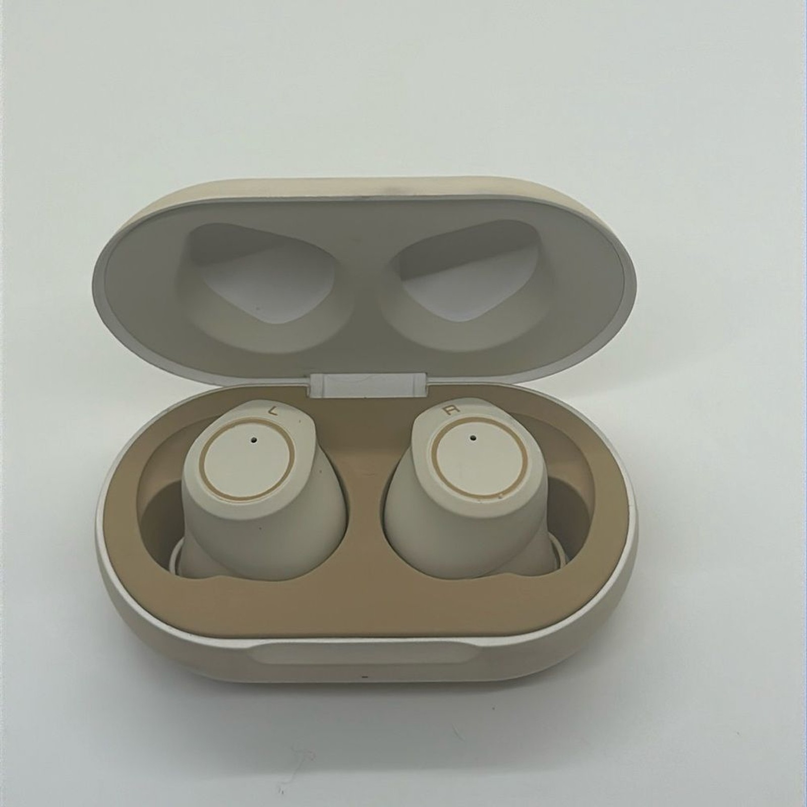 GUC wireless Bluetooth earbuds – cream in ear buds with charging case travel