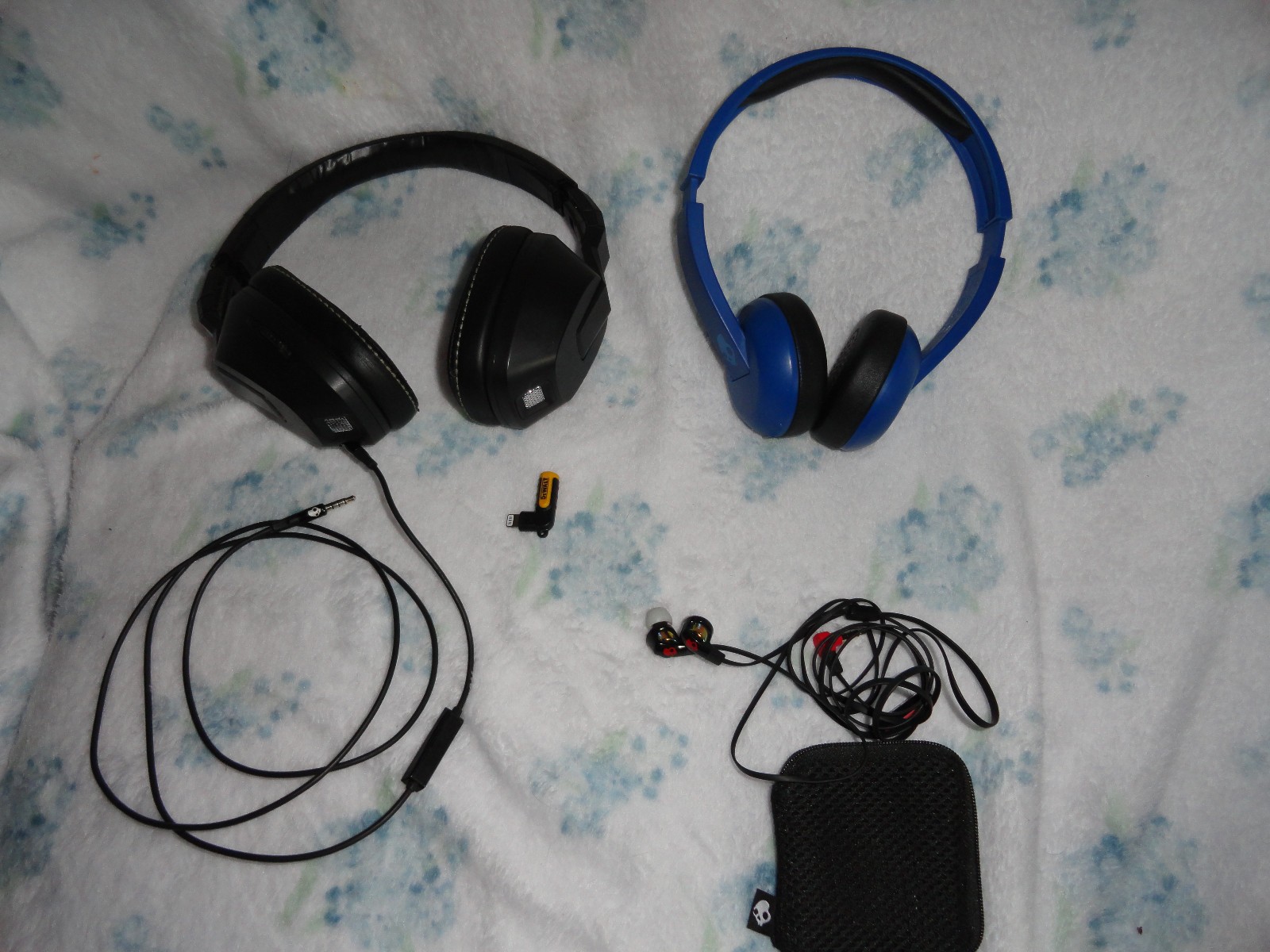 Skullcandy Headphones Lot Crusher and Smokin Buds 2 Are Wired, Uproar Wireless