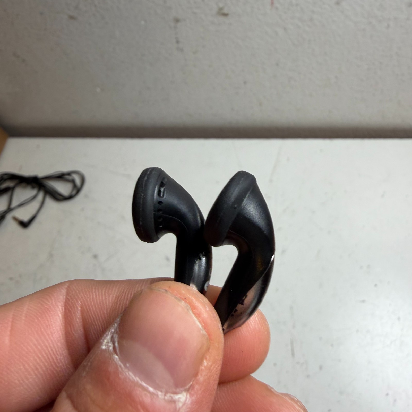 Sony MDR-E837 Black 3.5mm TRS Jack 16 Ohm Stereo Wired Classic Earbud Headphones