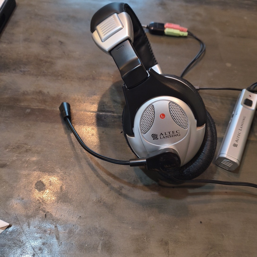 Altec Lansing AHS602i Retro Gaming Headset – Silver/Black – 2005
