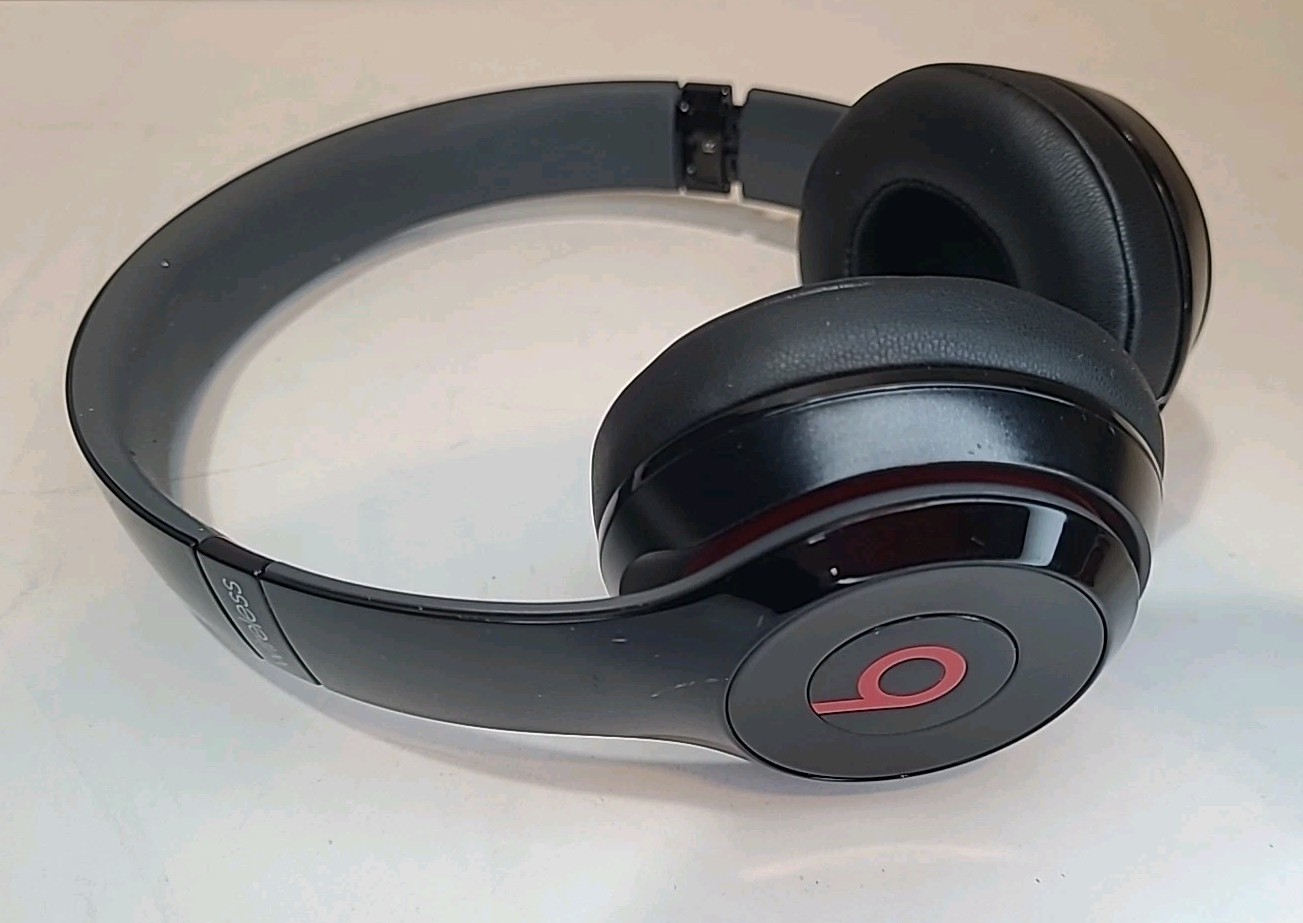 Beats by Dr.Dre Solo 2 Wireless On-Ear Headphones Black & Red – Tested – Read