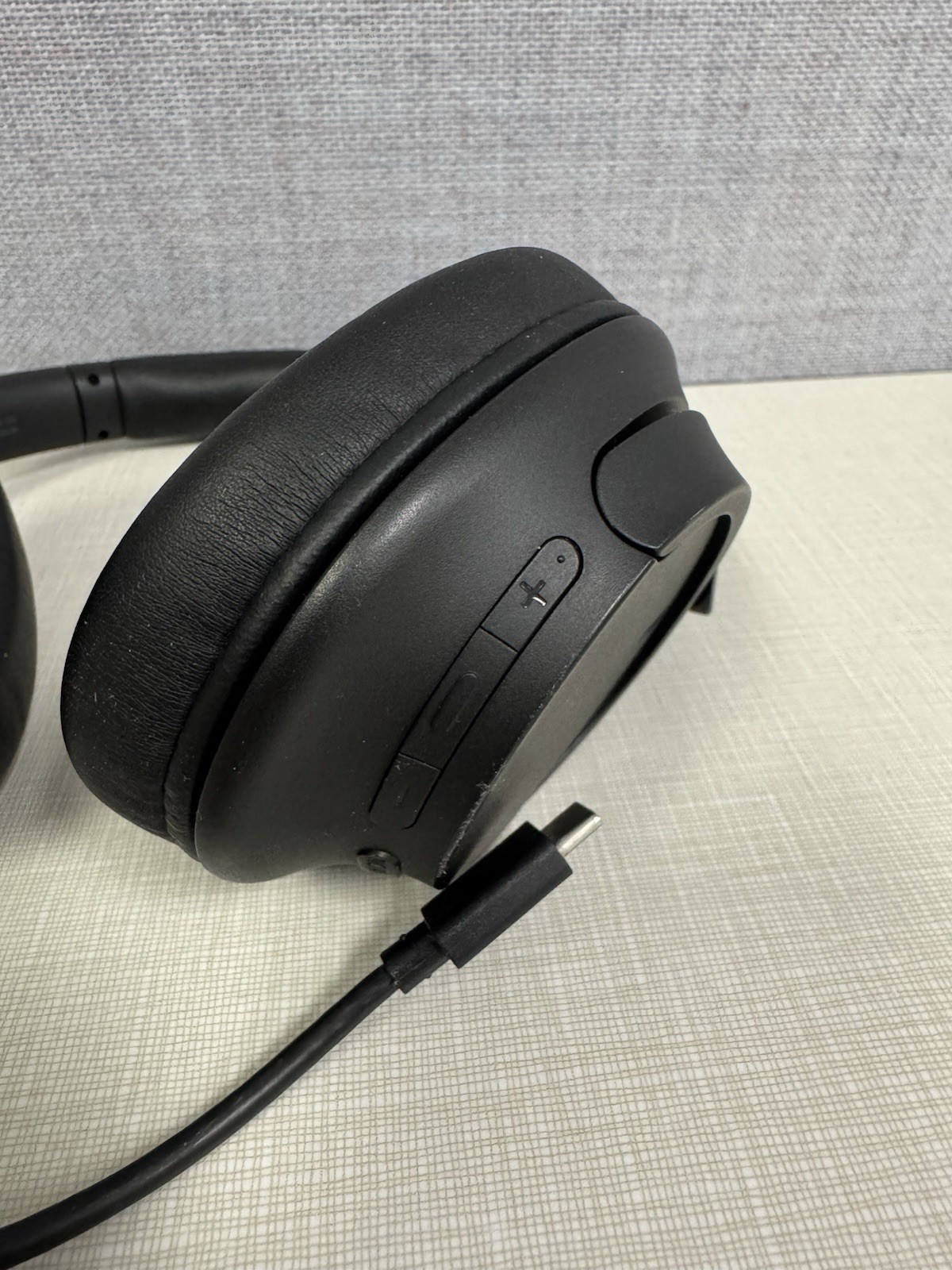 Sony WH-CH720N Noise Canceling Wireless Headphones with case YY2966 – Black