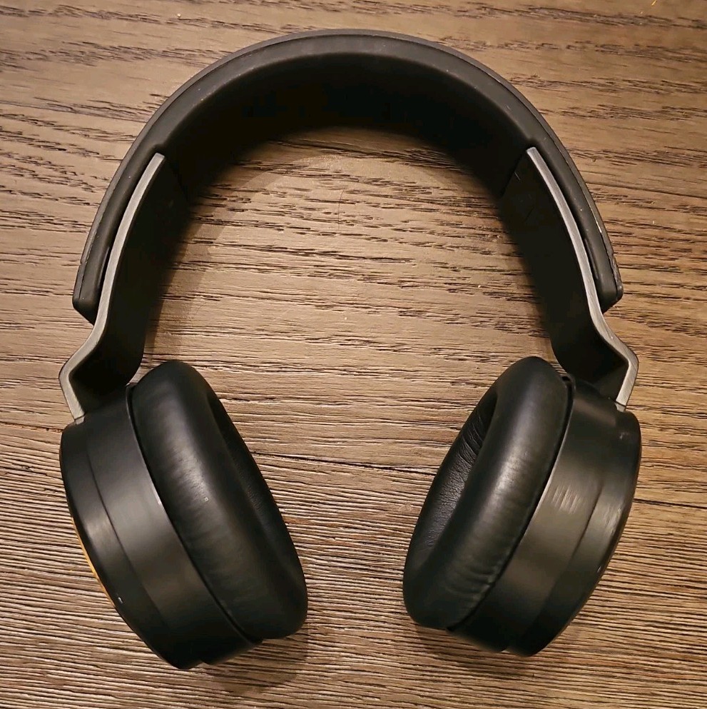 Munitio Pro 40 Gold Wired Headphones 40 MM Titanium Driver No Cord
