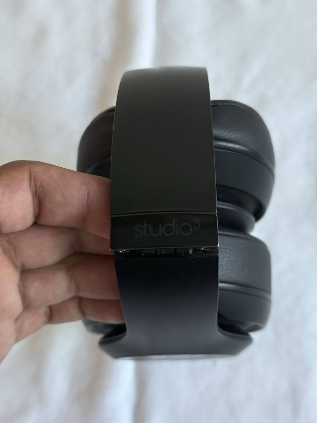 Beats Studio3 Wireless Noise Cancelling Headphones Matte Black With Case