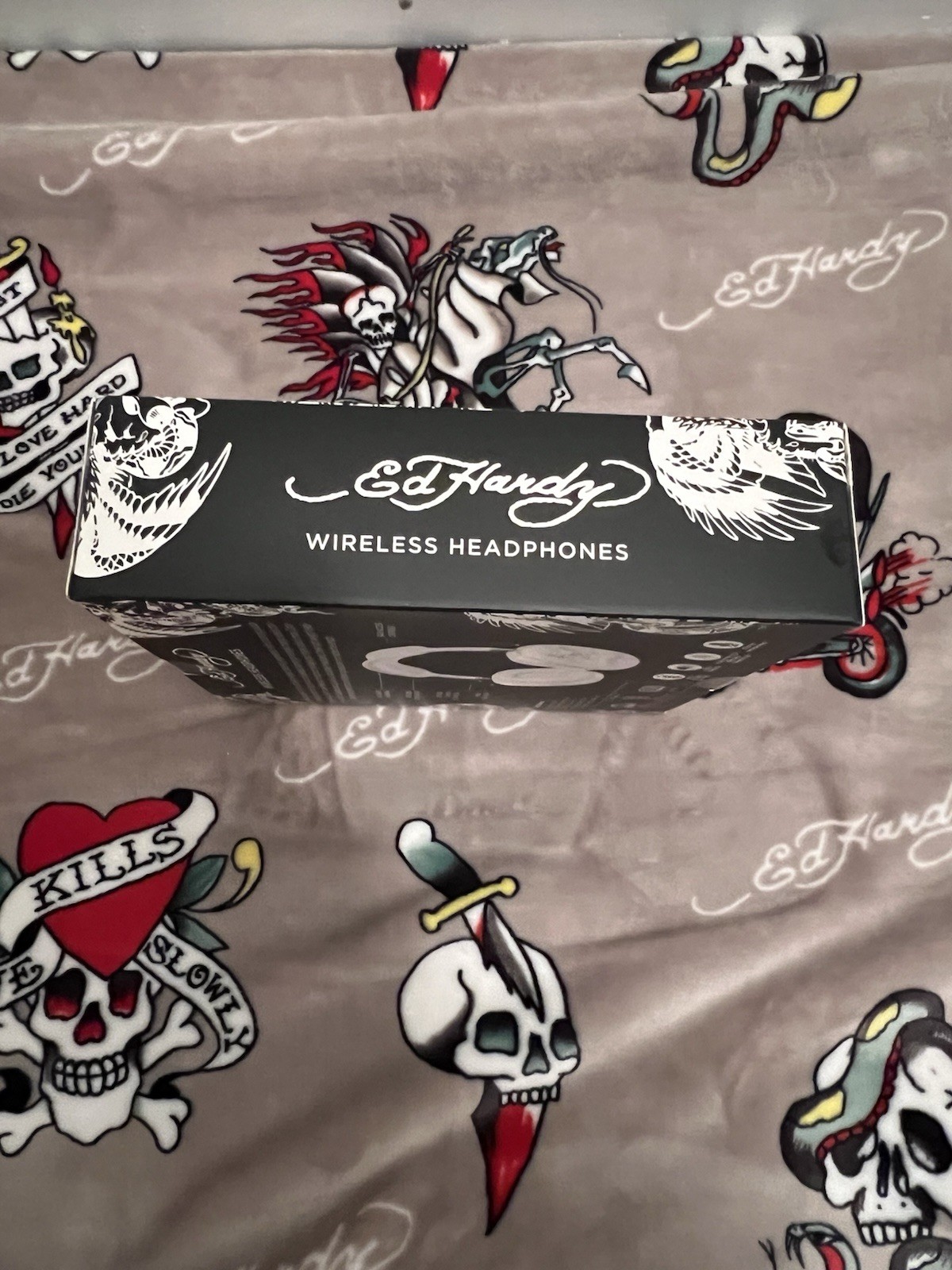 Ed Hardy Wireless Headphones Bluetooth V5.0 White Love Kills Slowly Brand New