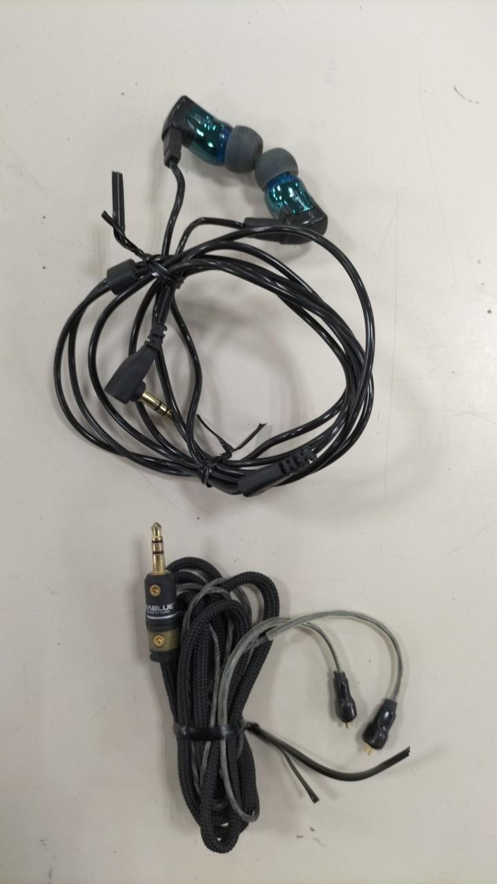 Ultimate Ears TRIPLEFI 10 In-Ear Monitors 20Hz-20kHz 32Ω 117dB Used