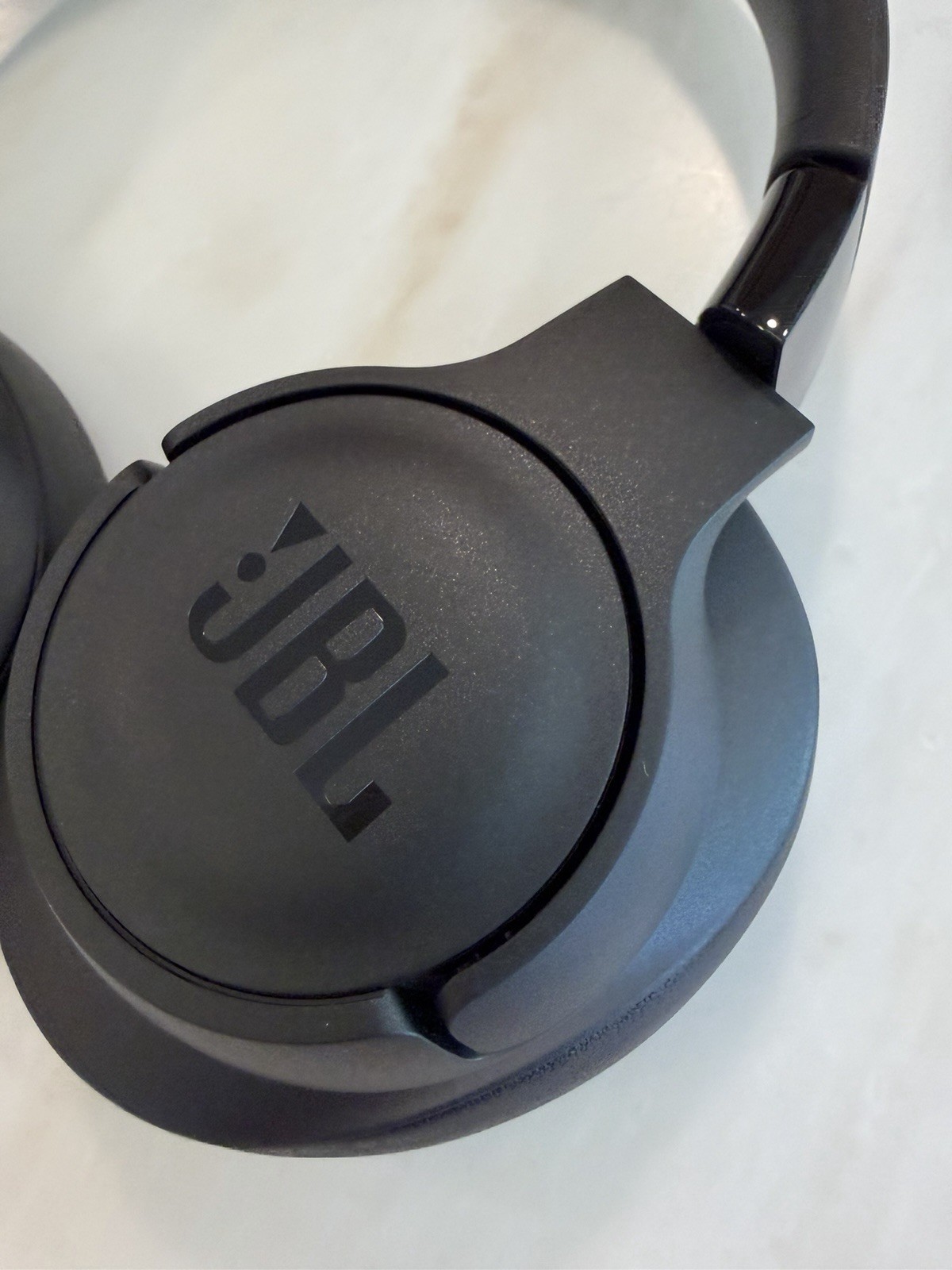 JBL Tune 720BT Black Wireless Headphones Model: JBLT720BTBLKAM – New Open Box