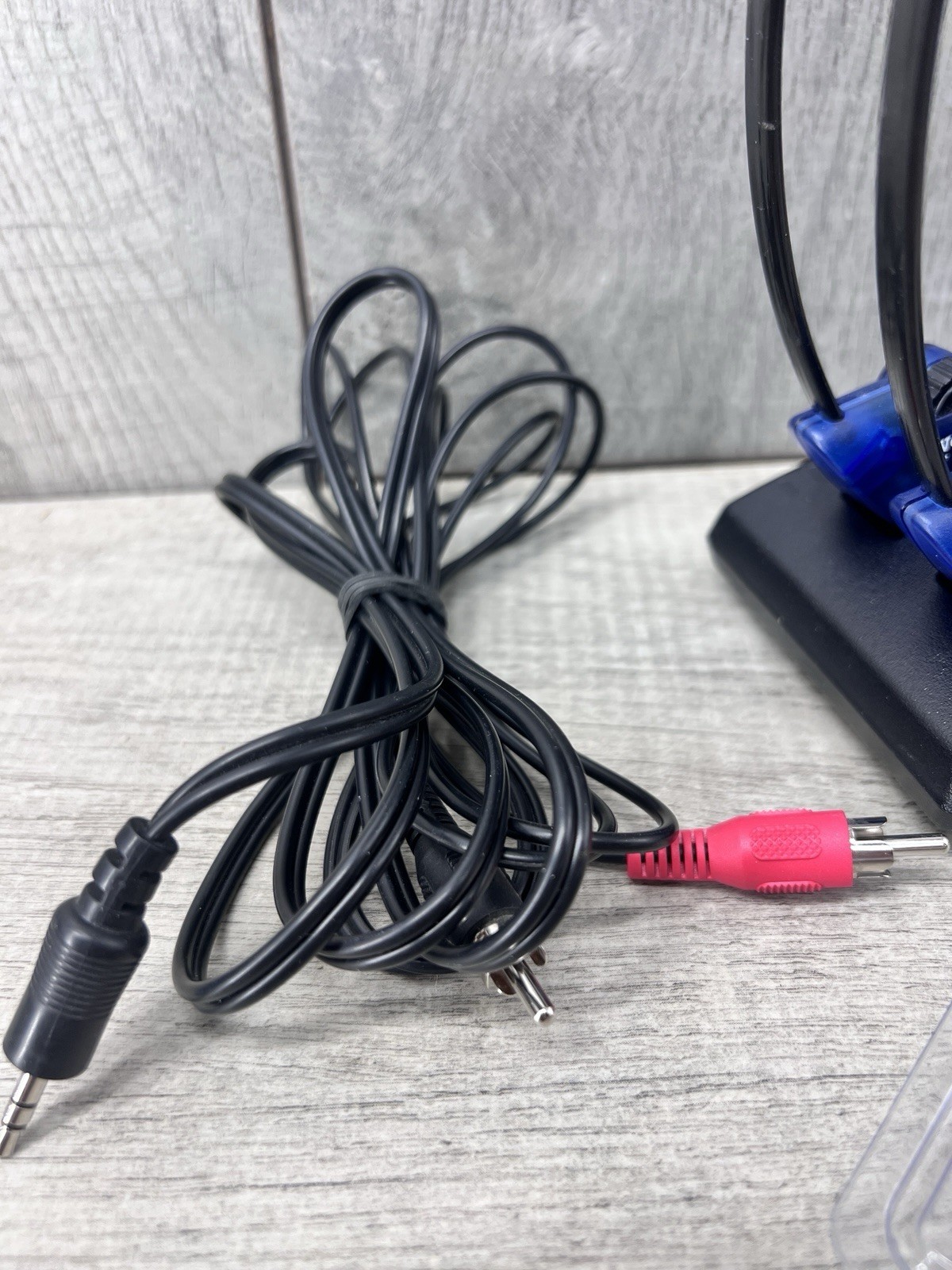 TV Ears 2.3 Mhz Clarity Wireless 2-Headsets System With Cables Extra Ear Plugs
