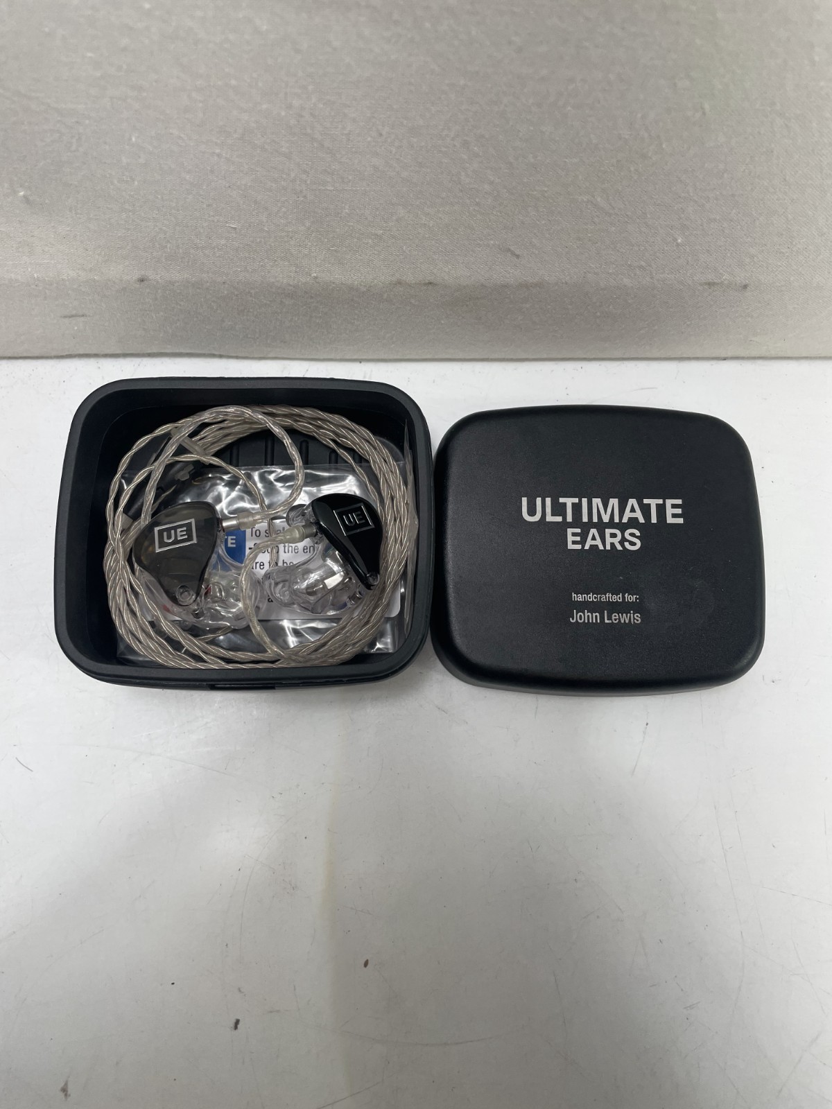 Ultimate Ears UE 5 Pro Universal Fit In-Ear Monitors High-Quality w/ Carry Case