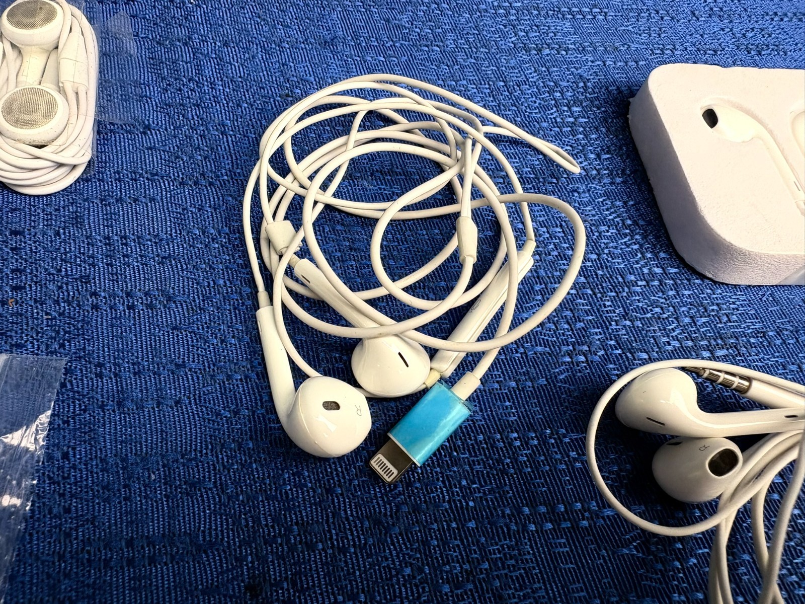 Lot of 7 Apple Earbud Earphone Headphones 3.5mm