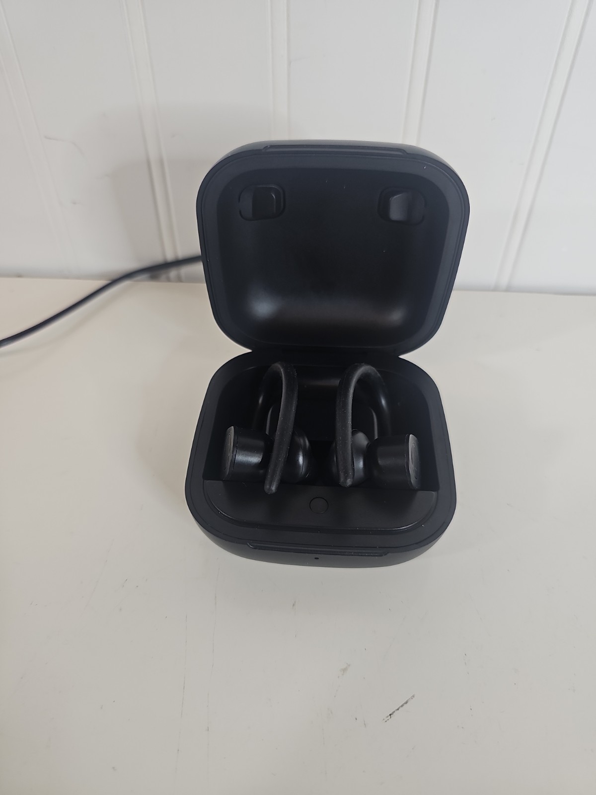 Beats By Dre Wireless Headphones Powerbeats Pro with Travelocity Charging Case