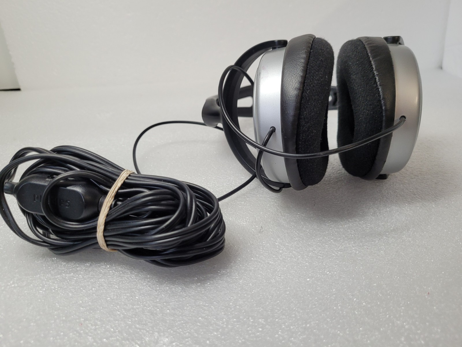 Philips SHP2500/37 Full Size Headphone with Volume Control