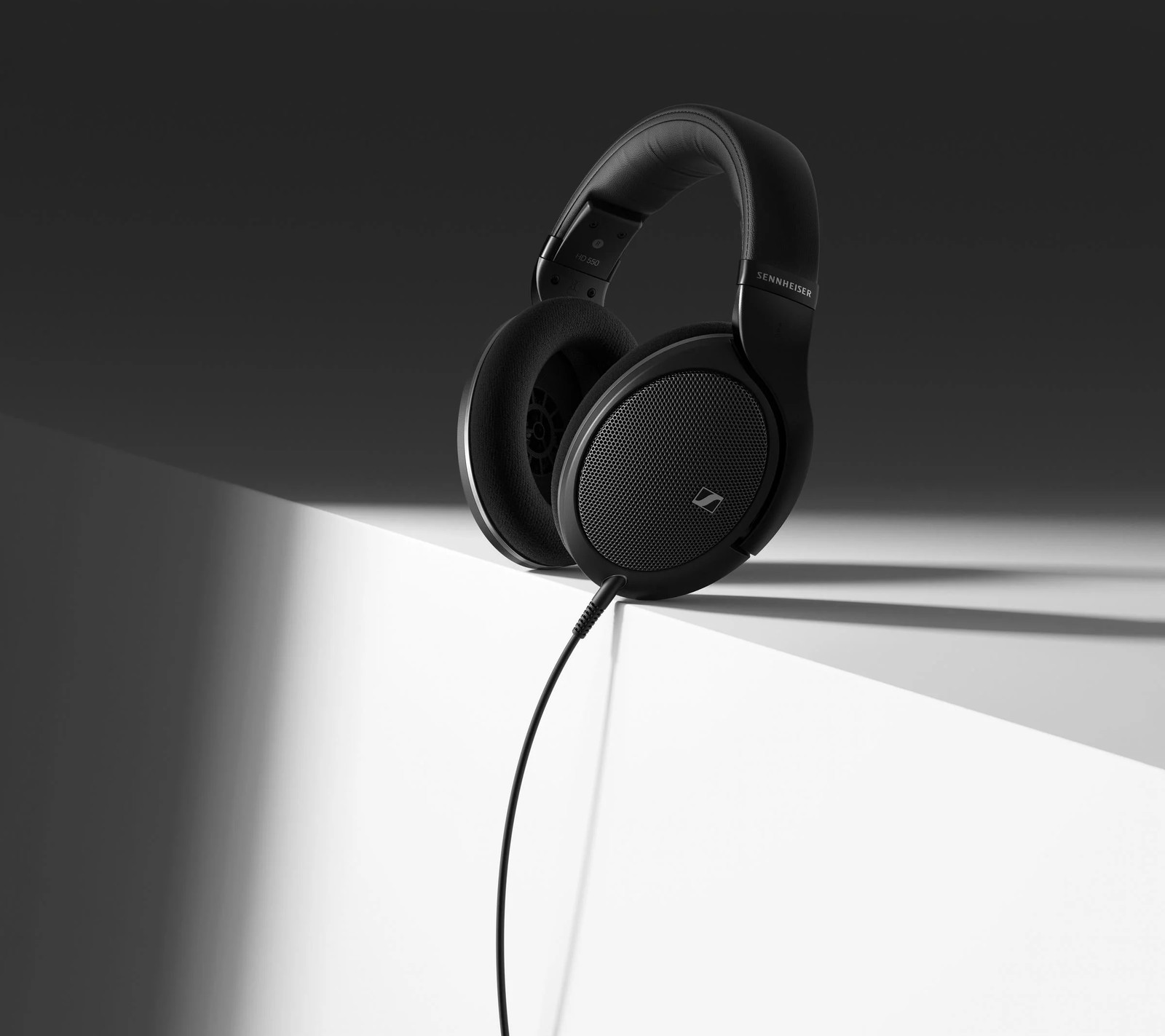 Sennheiser HD 550 Open-Back Audiophile Headphones – Black