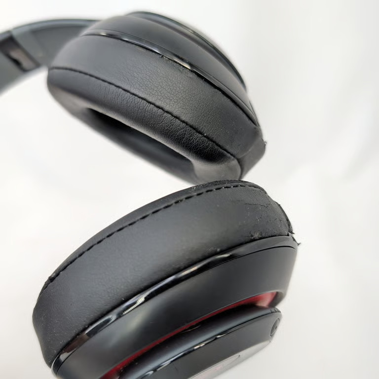 Beats Studio Wireless Headphones B0501 Black Red Cracked Band Tested Working