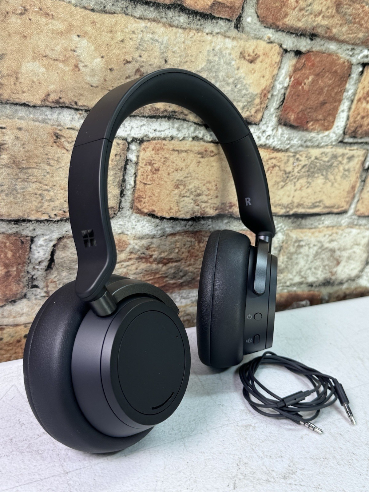 Microsoft Surface Headphones 2 Wireless Bluetooth Noise-Cancelling Black