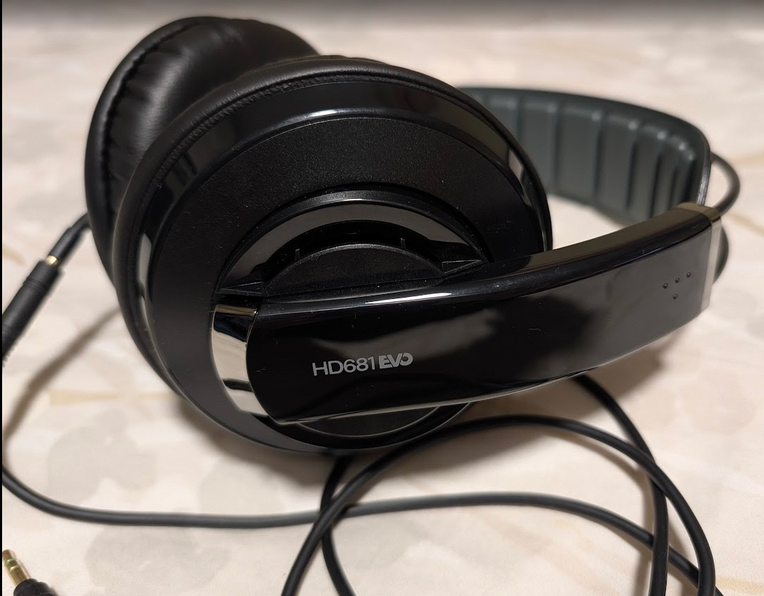 Superlux HD-681 EVO Semi-Open Circumaural Monitoring Headphones HD681EVO