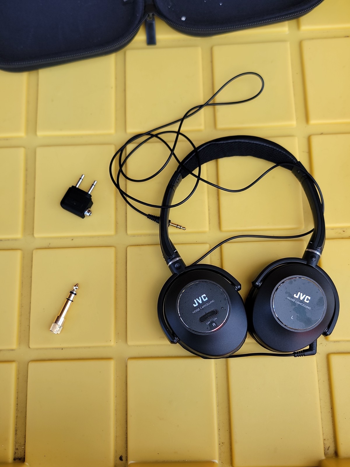 JVC HA-NC250 Wired, Noise Cancelling Headphones Black w/ Case, Tested, Works GR8