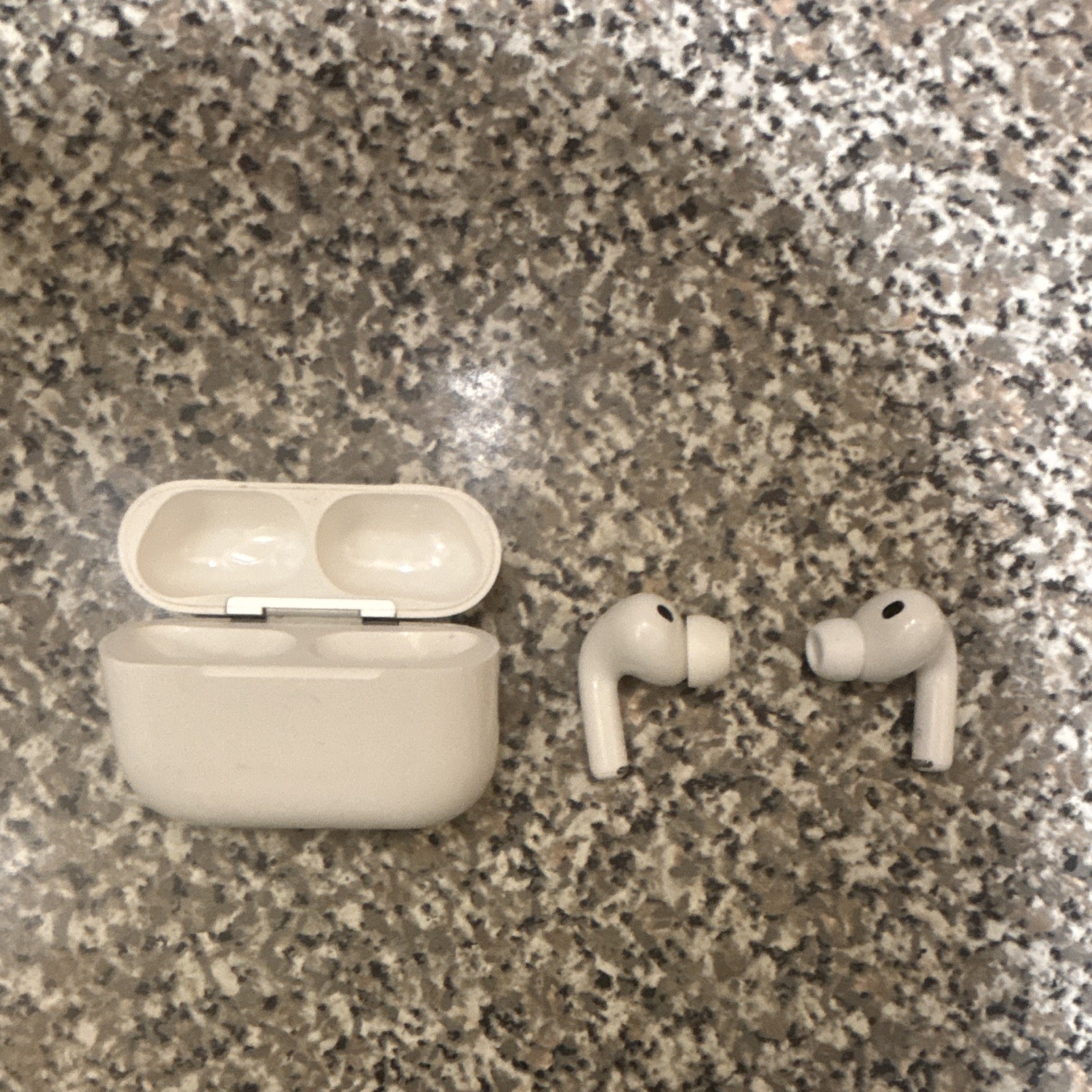Apple AirPods Pro 3 With Charging Case Genuine Authentic Excellent Condition