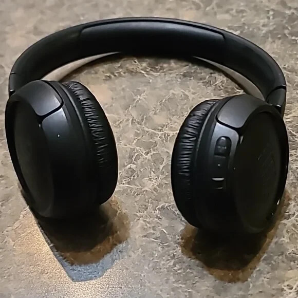 JBL TUNE520BT Wireless On-Ear Bluetooth Audio Headphones JBLT520BTBLKAM Black