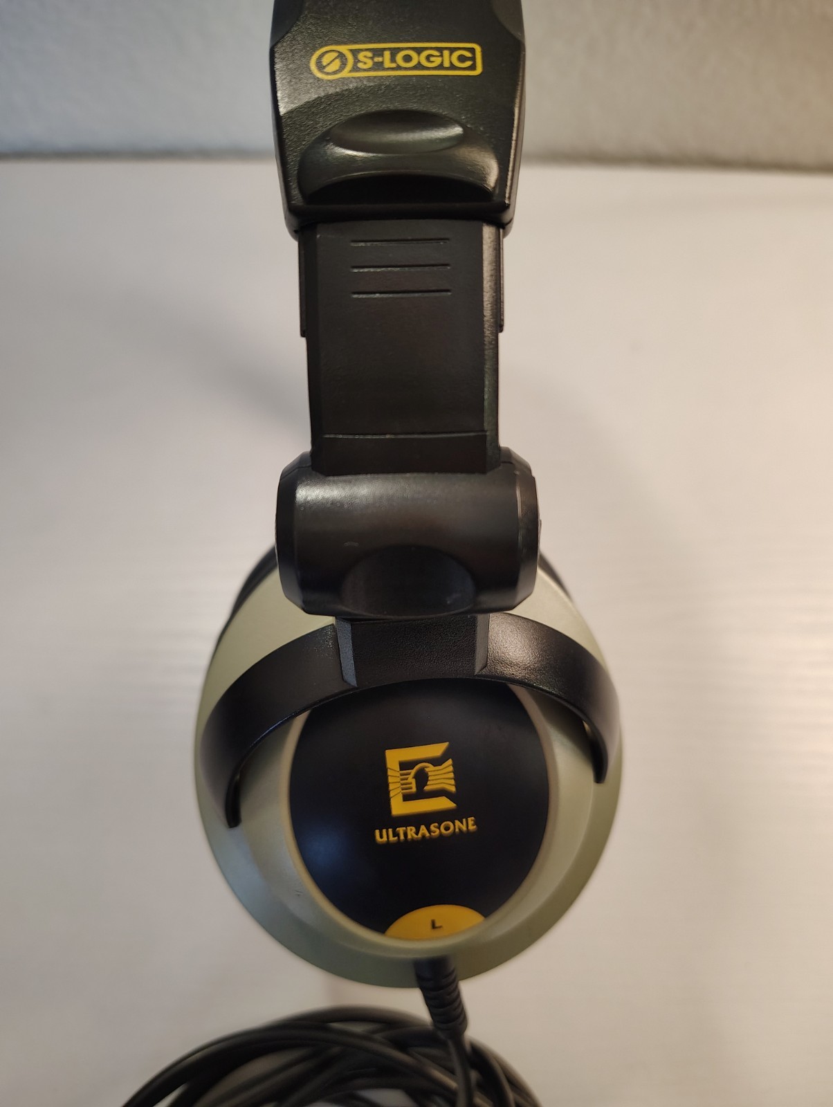 Ultrasone S-Logic HFI-650 Surround Sound Headphones With New Ear Pads