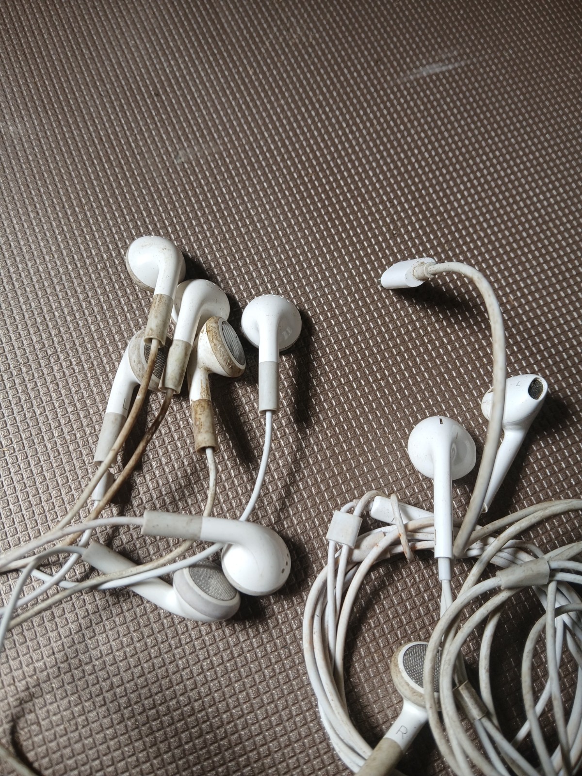 Apple iPad iPod iPhone Wired Earbuds Earpods 3.5mm AUX Headphone Jack Lightning