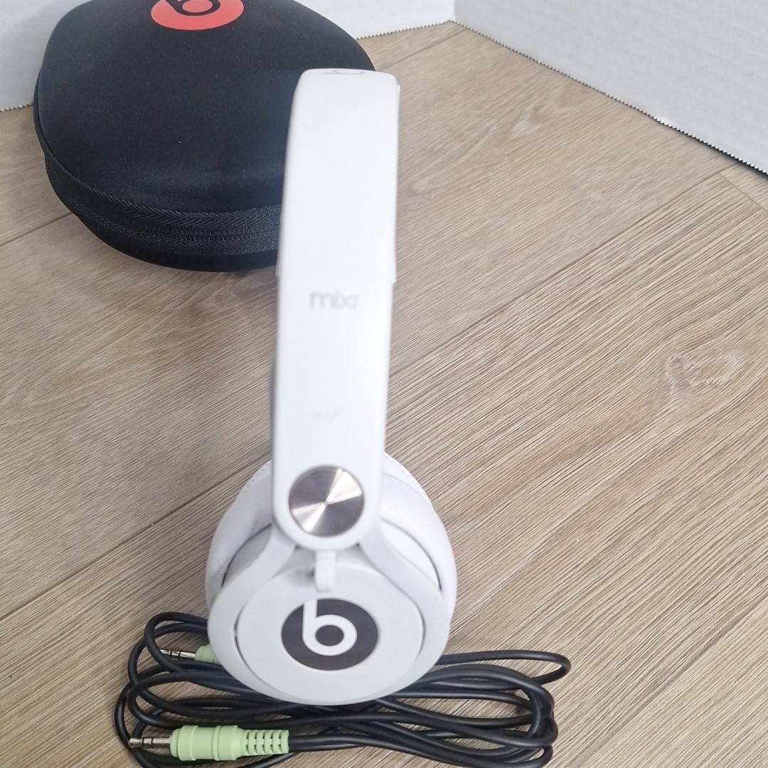 Beats Mixr Mixer Headphones White with audio cable and case