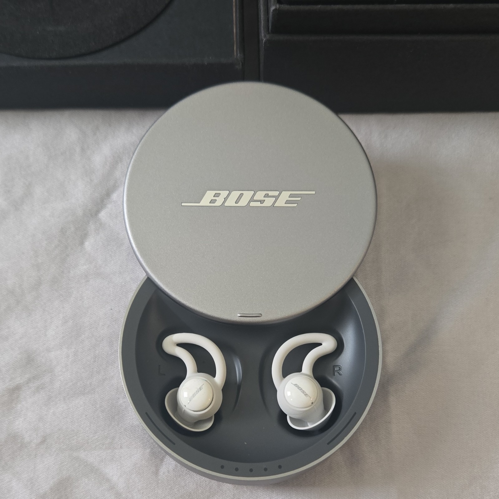 Bose Noise-Masking Sleepbuds In-Ear Earbuds w/ Charging Case Silver/White